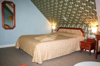 Отель Мирский Замок Мир Двухместный номер «Комфорт» с 2 отдельными кроватями-1