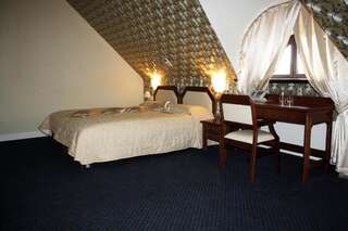 Отель Мирский Замок Мир Двухместный номер «Комфорт» с 2 отдельными кроватями-10